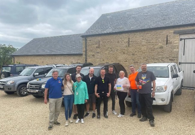 Ексведучий Top Gear Джеремі Кларксон передав Україні позашляховики та гуманітарку