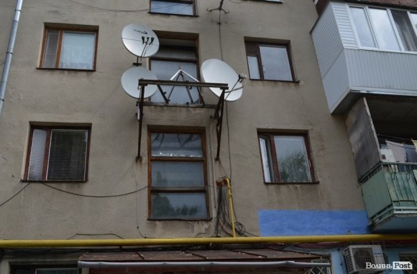 Ще одна проблема: антени теж часто встановлюють без погоджень.