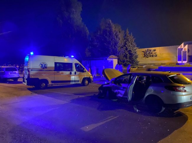 У Рівному зіткнулись п'ять автомобілів, в одному з яких були діти. ФОТО