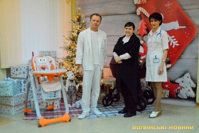 У луцькому пологовому першим народженим діткам у 2021 році подарували цінні подарунки