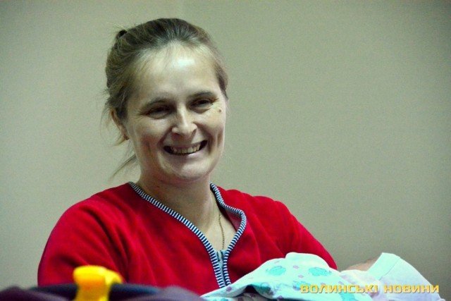 У луцькому пологовому першим народженим діткам у 2021 році подарували цінні подарунки