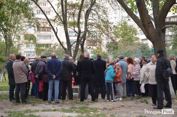 У Луцьку відремонтували двір за 2,5 мільйона. ФОТО