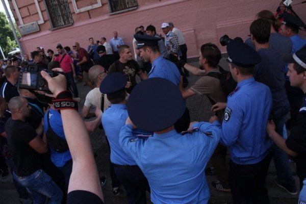 У центрі Києва ‒ масова бійка. ФОТО. ВІДЕО