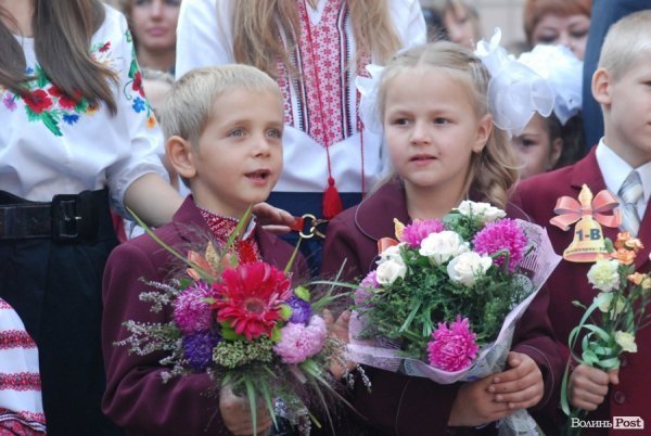 Перший дзвоник у  «найкращій луцькій школі». ФОТО