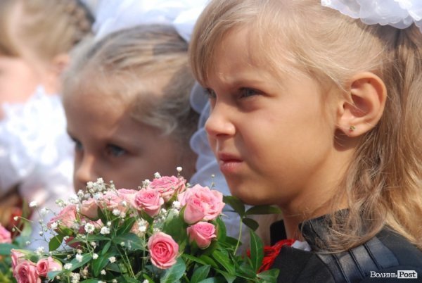 Перший дзвоник у  «найкращій луцькій школі». ФОТО