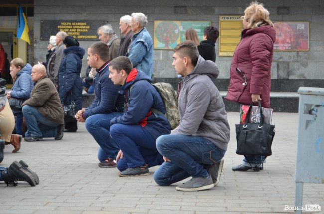 «Він захищав не лише свою сім‘ю»: у Луцьку попрощалися з Героєм. ФОТОРЕПОРТАЖ