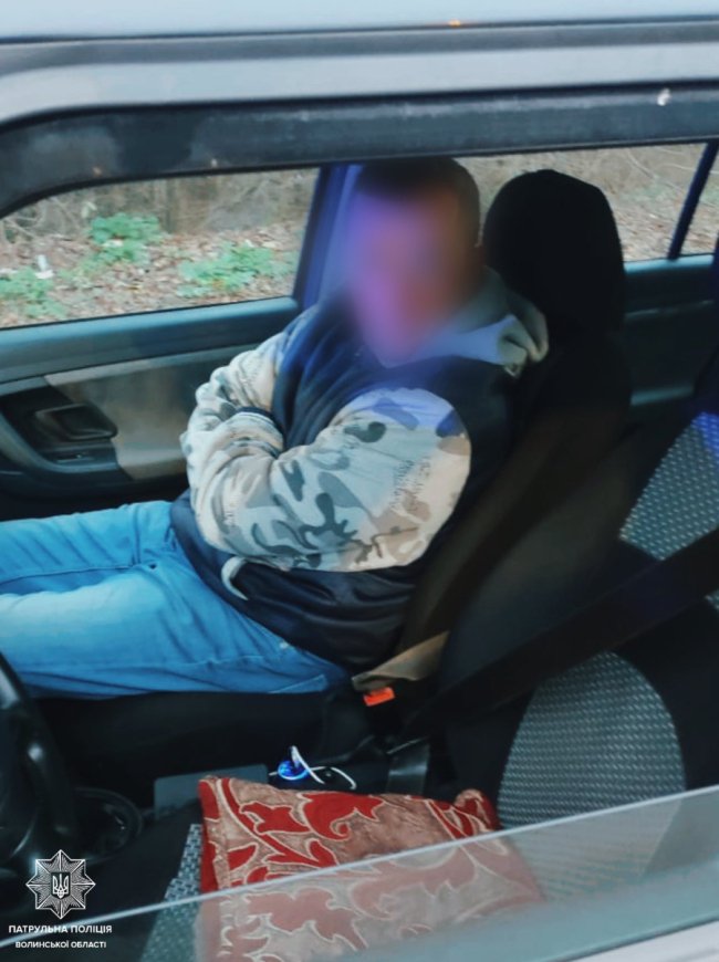 У Луцьку п'яний водій скоїв ДТП та втік з місця аварії. ФОТО