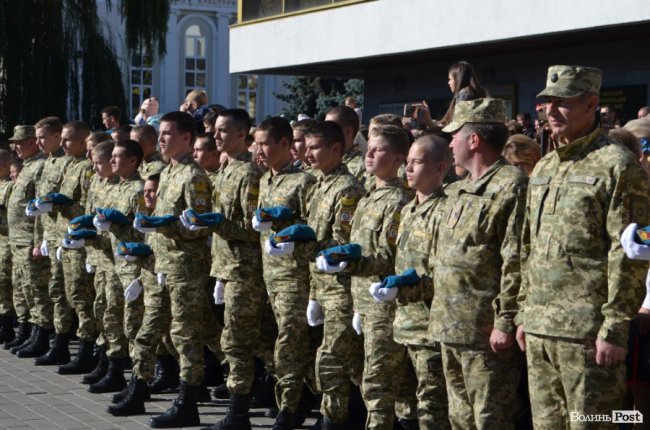 «Нам є що захищати»: урочиста посвята ліцеїстів у Луцьку.  ФОТО