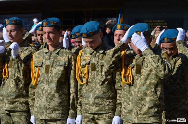 «Нам є що захищати»: урочиста посвята ліцеїстів у Луцьку.  ФОТО