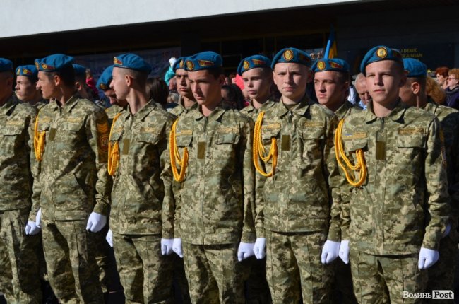 «Нам є що захищати»: урочиста посвята ліцеїстів у Луцьку.  ФОТО