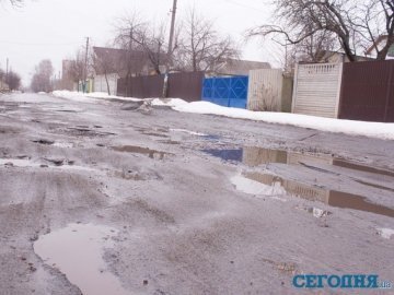 У Києві ями на дорогах сягають півметра. ФОТО. ВІДЕО