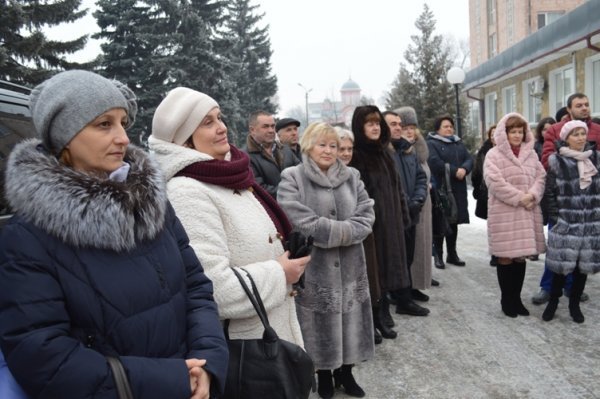 Автопарк лікарні на Волині поповнився двома новими автомобілями. ФОТО