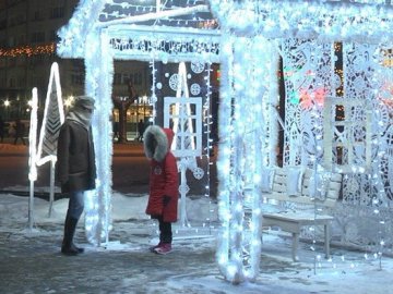 Як прикрасили Луцьк до новорічних свят. ВІДЕО