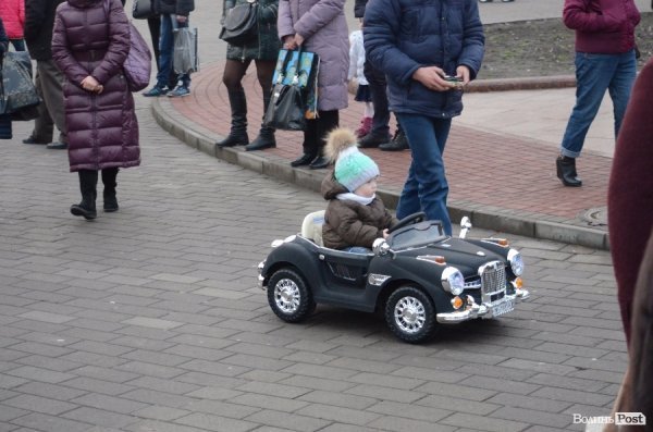 У Луцьку запалили новорічну ялинку. ФОТО