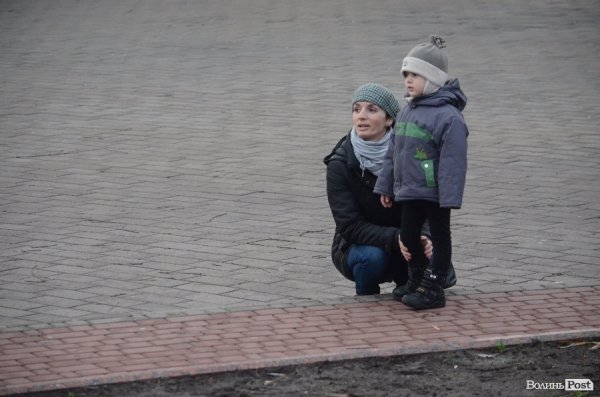 У Луцьку запалили новорічну ялинку. ФОТО