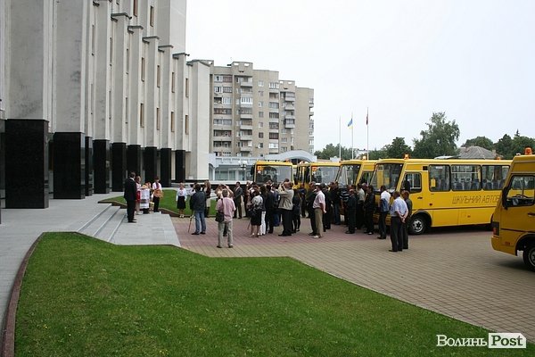 На Волині – 10 нових шкільних автобусів. ФОТО