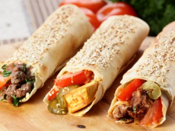 На Одещині 37 людей отруїлися шаурмою 