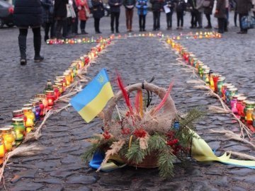 Лучан закликають запалити пам'ятну свічку на підвіконні кожної домівки