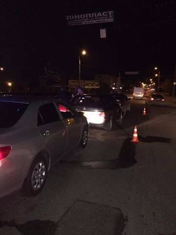 У Луцьку через п’яного водія стукнулися три машини