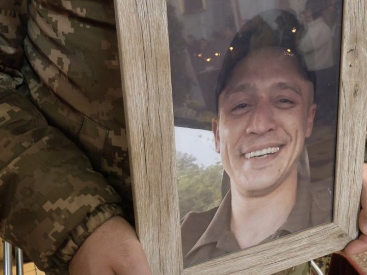 Єдиний син у батьків: у Луцьку попрощалися з 30-річним солдатом Владиславом Драганчуком