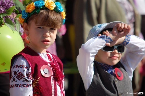 9 травня у Луцьку: квіти, сльози та молитви. ФОТО