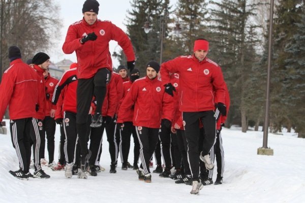 Гравці луцької «Волині» тренувалися в Центральному парку. ФОТО