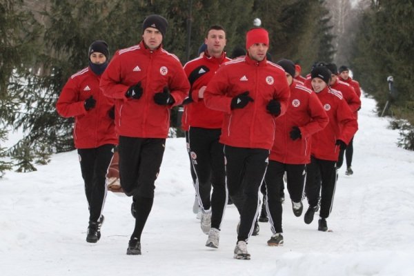 Гравці луцької «Волині» тренувалися в Центральному парку. ФОТО