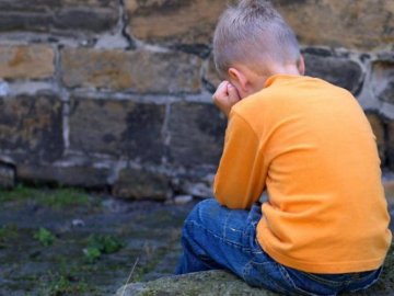 На Харківщині підлітки зґвалтували 6-річного хлопчика заради відео