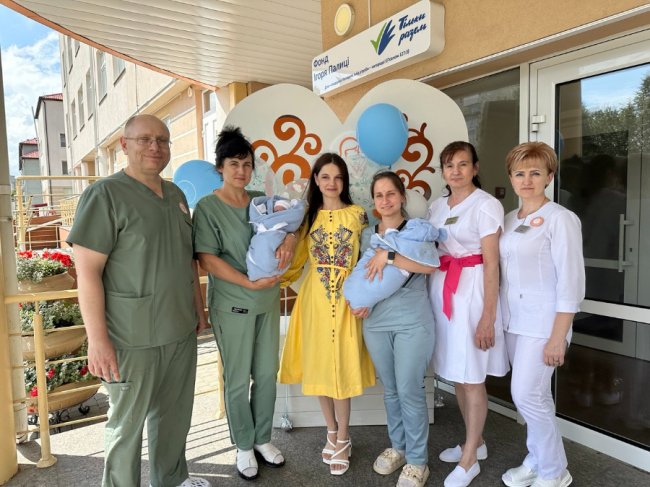 «Одружилися, а наступного дня - велика війна»: у Луцьку у Героя України Ігоря Тимощука народилися два сини