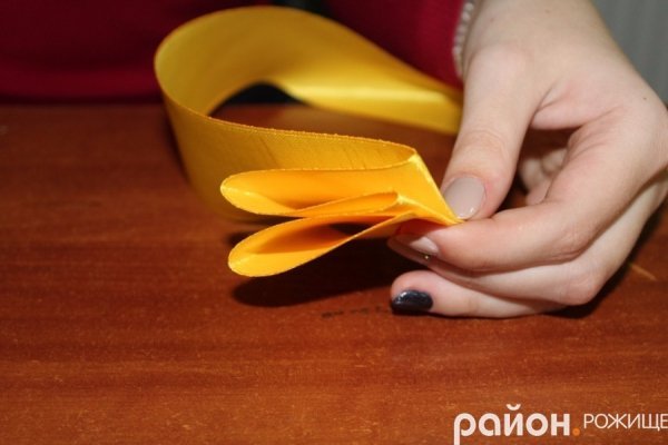 Волинська майстриня показала, як зробити новорічну іграшку власноруч 