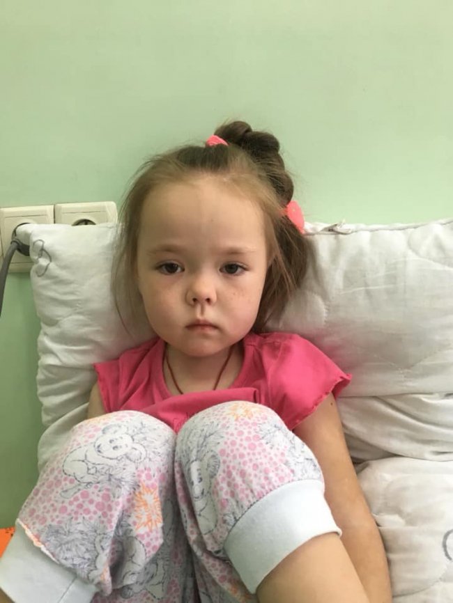 Маленька лучанка бореться із важкою онкохворобою: рідні благають про допомогу