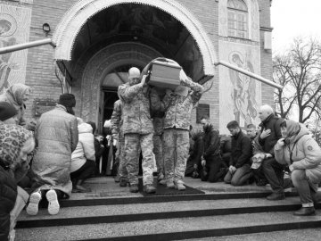 У Луцьку попрощалися із Героєм Денисом Костюком, який загинув на Донбасі. ФОТО
