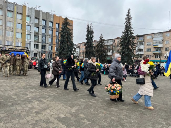 Залишив навчання  і пішов на фронт: на Волині попрощалися з 18-річним Героєм Дмитром Приймачуком