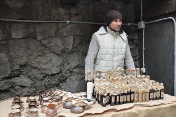 Чорні бургери, закарпатські равлики та алхімічні настоянки: найбільший ринок вуличної їжі. ФОТО