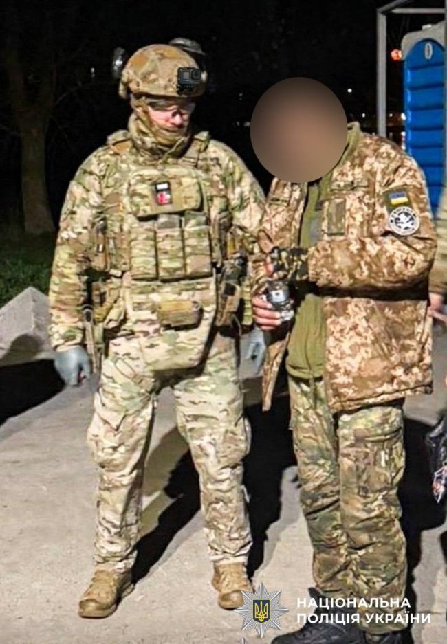 У Рівному чоловік погрожував підірвати дві гранати: з ним понад три години проводили перемовини