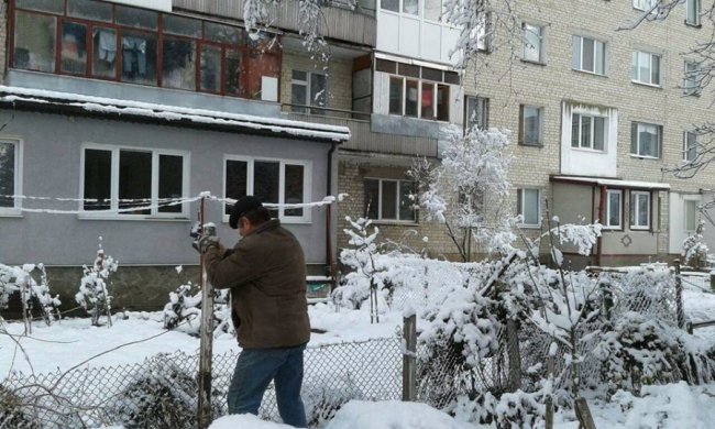 У Луцьку муніципали  «воюють» із незаконними парканами