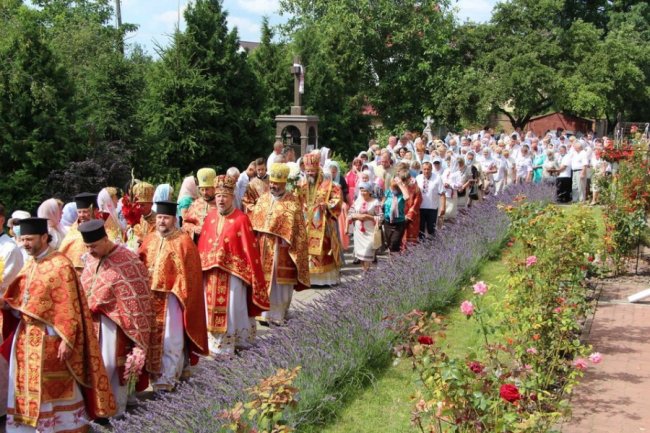 У селі під Луцьком релігійна громада відзначила потрійний ювілей. ФОТО