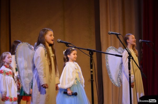 Свято кожному: майже півтисячі маленьких лучан отримали святкові подарунки