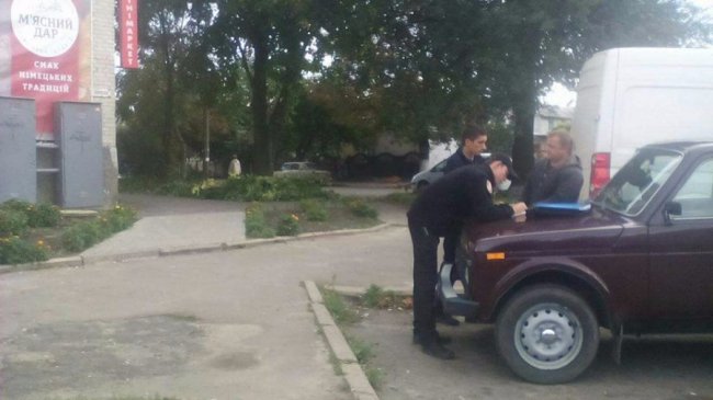 У Луцьку намагалися незаконно зрізати гілля дерева