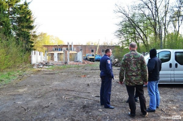 Під Луцьком незаконно розбирали колишню військову частину?