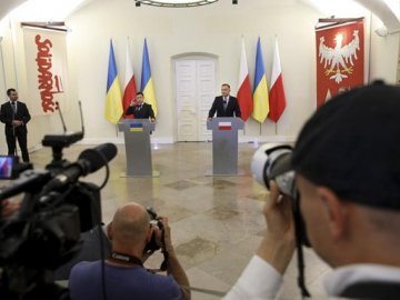 Зеленський готовий дозволити ексгумацію тіл поляків