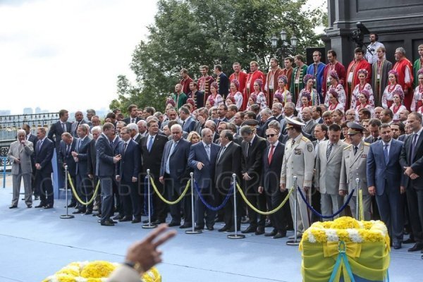 З якими обличчями керівники країни святкували День Незалежності. ФОТО