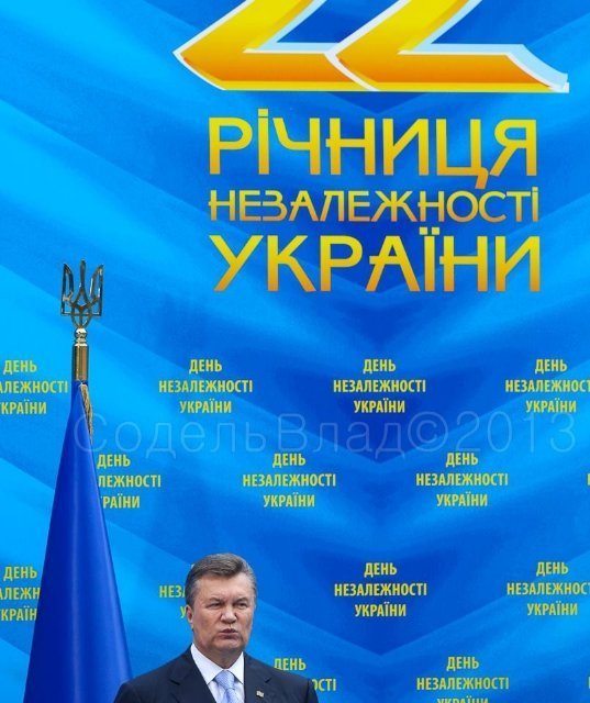 З якими обличчями керівники країни святкували День Незалежності. ФОТО