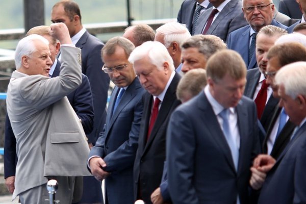 З якими обличчями керівники країни святкували День Незалежності. ФОТО