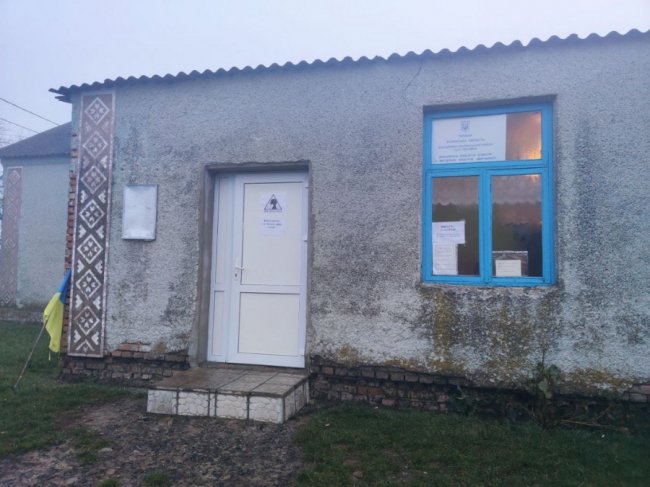 На Волині член ДВК проголосував за межами кабінки