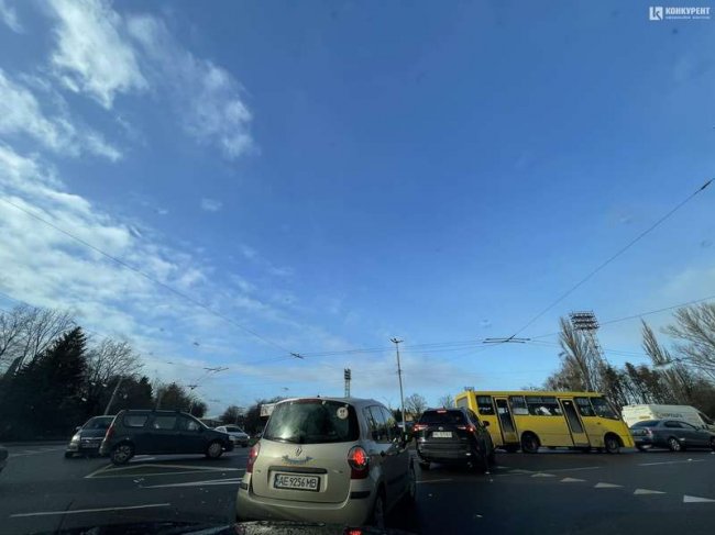 Через незначну аварію у Луцьку виник шалений затор