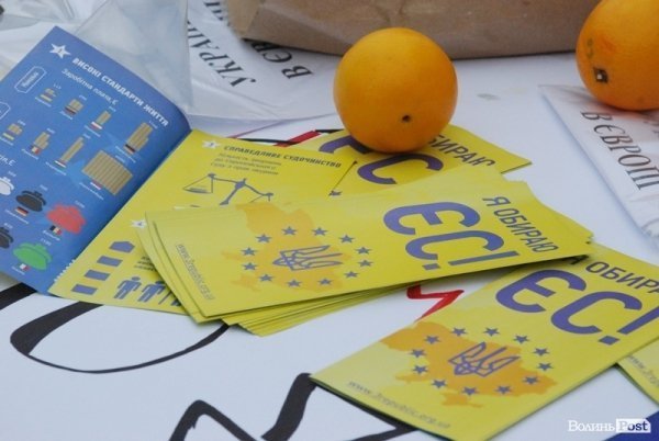 У Луцьку розпочався Євромайдан. ФОТО. ВІДЕО