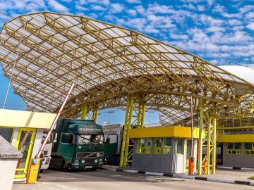 Електронну чергу вантажівок у пункті пропуску «Ягодин» тимчасово призупинили