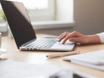 «Ноутбук кожному вчителю»: скільки ґаджетів придбають на Волині та чому їх отримають не всі 