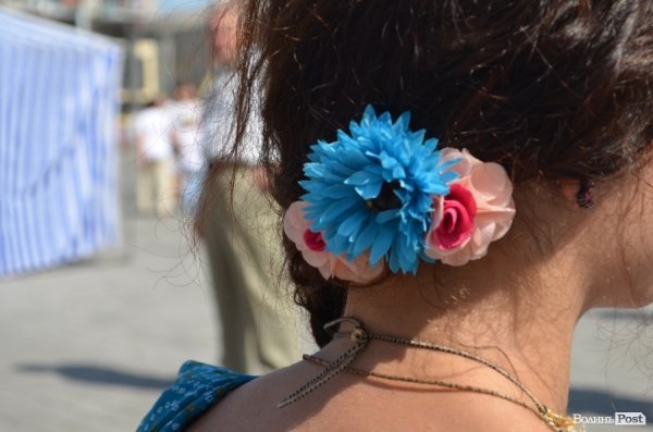 У центрі Луцька займалися йогою. ФОТО 